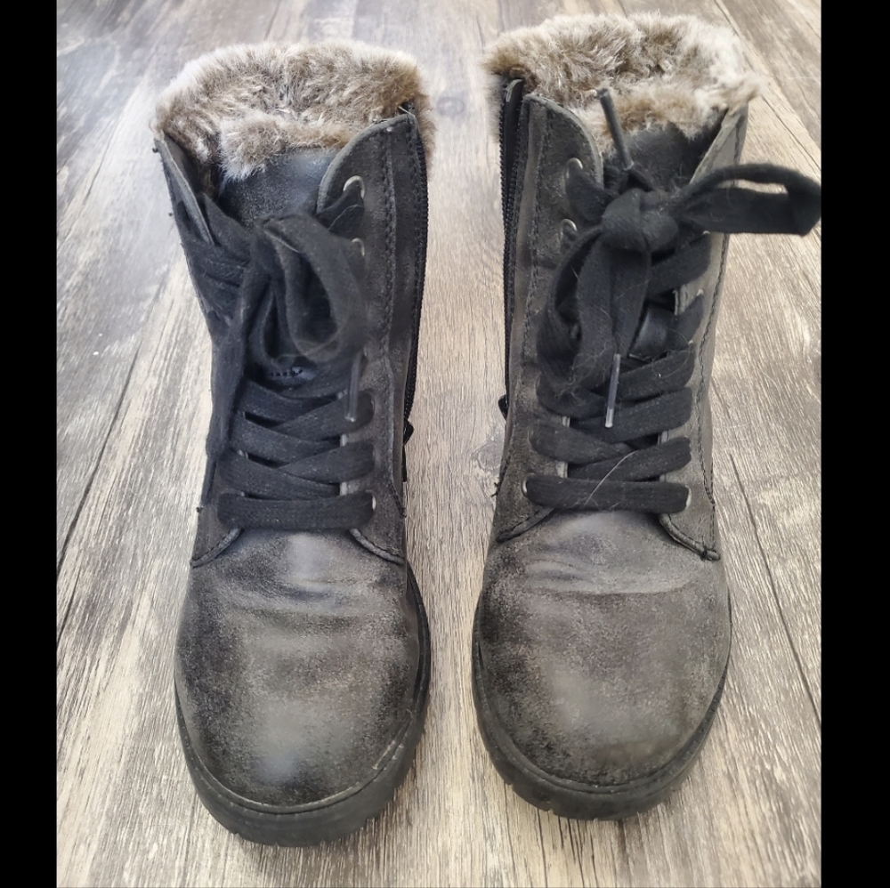 GUC Madden Girl boots sz 1
